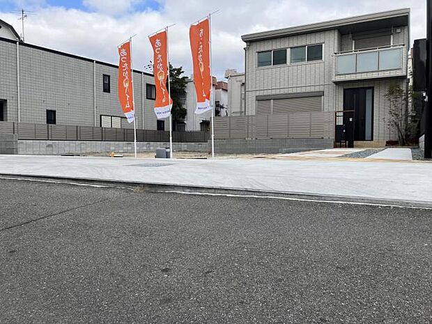【前面道路を含現地写真】（2024年2月撮影）