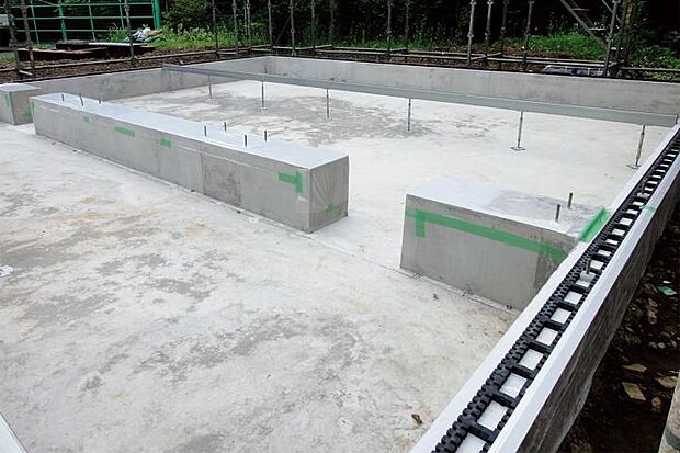 【ベタ基礎】液状化に強い、建物を面で支えるベタ基礎。