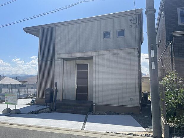 【B号地外観】駐車スペースは2台分確保しました。(202409撮影)