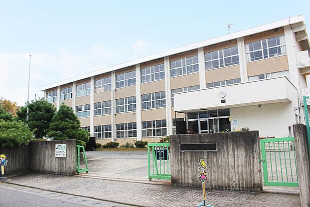 舞鶴市立倉梯第二小学校（約620m・徒歩8分）