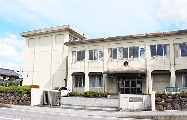 彦根市立河瀬小学校（約2,070m・徒歩26分）