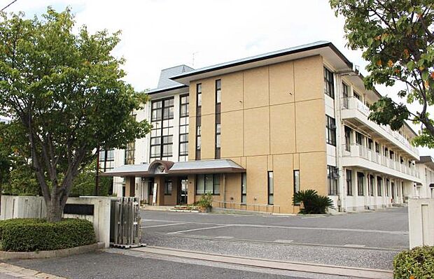 彦根市立彦根中学校（約2,680m・徒歩34分）