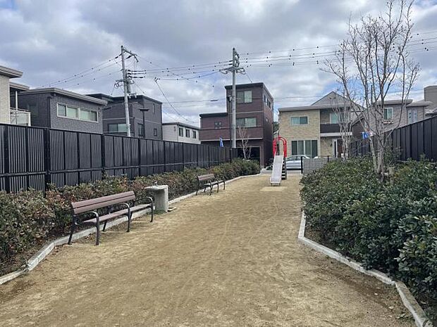 【分譲地内公園】(2024年2月撮影)