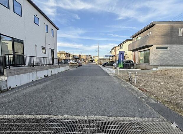 【前面道路写真】現地写真(2025.3撮影)※写真は一部明るさの補正を施しており、実際とは見え方が異なる場合があります