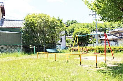 新緑苑西こども遊園地公園 約1450m(徒歩18分)