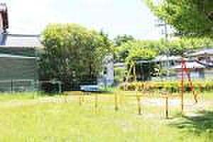 新緑苑西こども遊園地公園