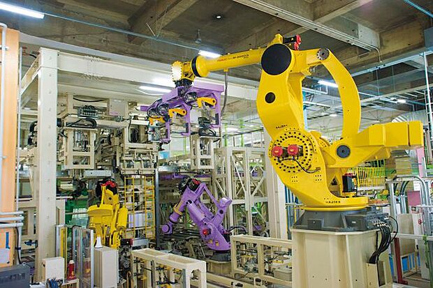 【【強靭なベタ基礎で建物を面で支える】】【強靭なベタ基礎で建物を面で支える】家は、建物だけでなく建物を支える基礎部分によっても強さが変わってきます。セキスイハイムは強度と耐久性を兼ね備えたベタ基礎(強度の高い24N／mm2コンクリート)を標準採用しています。※プランによって仕様が異なる場合がございます。