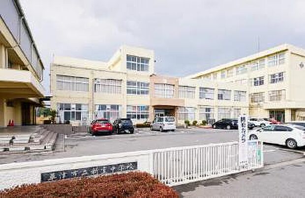 新堂中学校(約1,190m・徒歩15分)