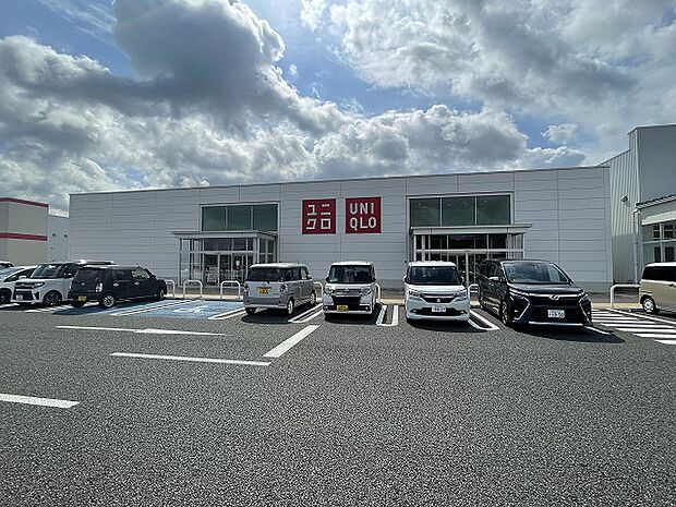 【ユニクロ 西舞鶴モール店】(約1,390m・徒歩18分)