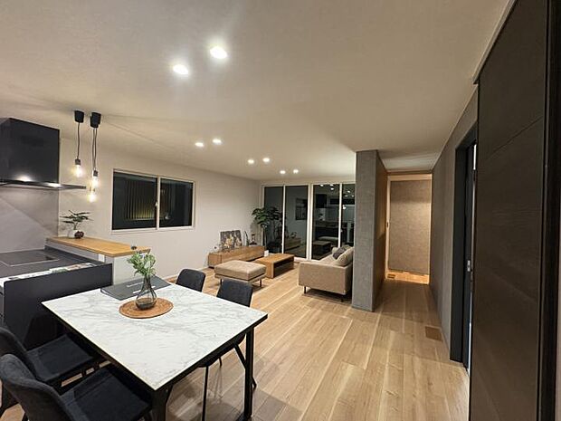 【2-10号地分譲住宅】【2-10号地　LDK】 家族との繋がりを感じれる間取りです。