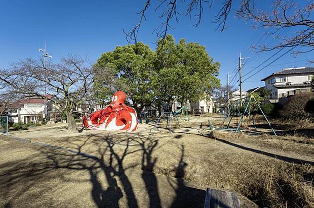 児童公園（約380m・徒歩5分）