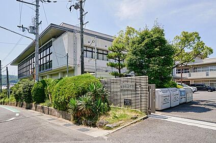 生駒市生駒台小学校 640m(8分)
