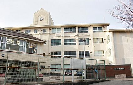 市立貴志中学校 2900m(-)