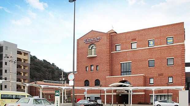 南海本線「和歌山大学前」駅(約2,000m)