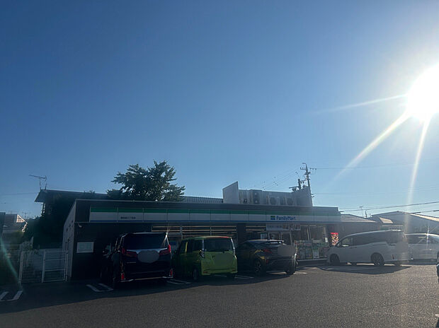 ファミリーマート梅森坂3丁目店（約400m）