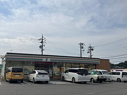 セブンイレブン東海市加木屋町中平地店 550m
