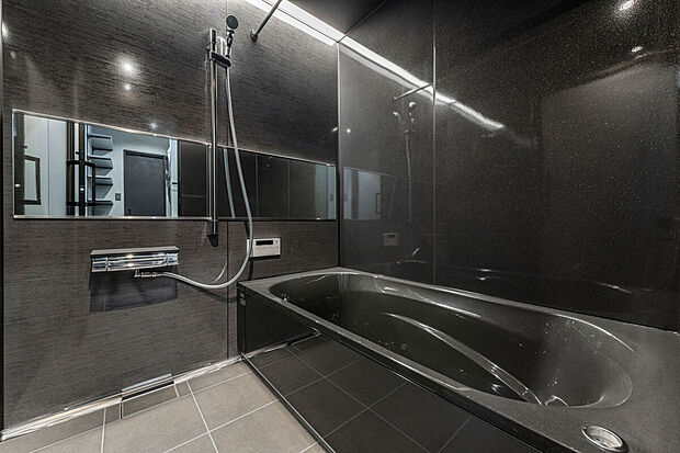 【1日の疲れを癒すユニットバス施工例。】温かなお湯に浸かってホッと一息ついて下さい。