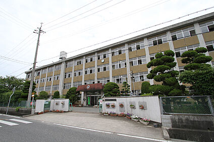 加古川市立氷丘中学校 約1500m(徒歩約21分)