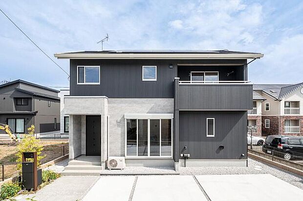 No.5
販売価格(税込)/3350万円
敷地面積/172.75m2(52.25坪)
建物面積/107.64m2(32.50坪)