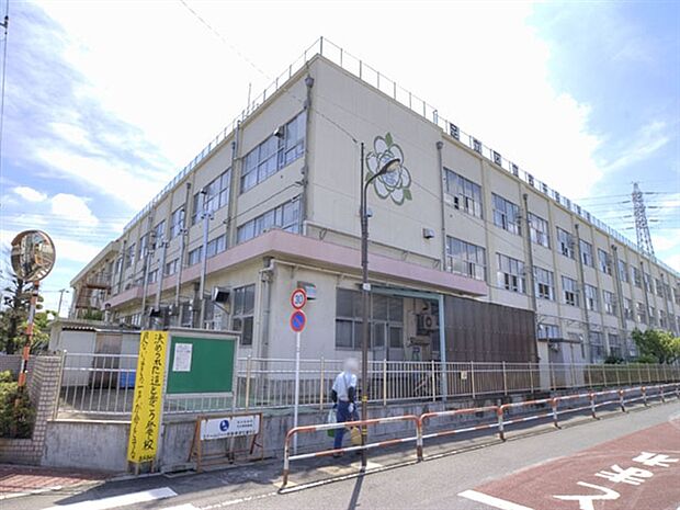 足立区立古千谷小学校まで926m