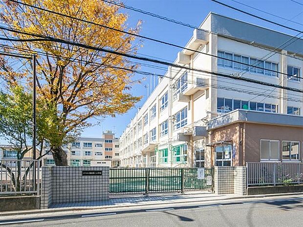 江戸川区立篠崎第二小学校まで404m