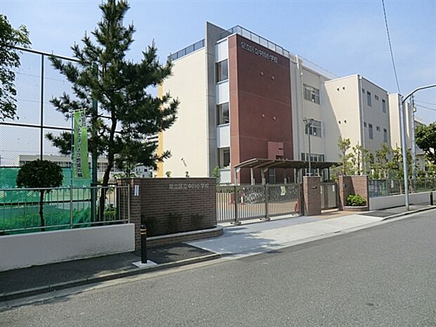 足立区立中川小学校まで458m
