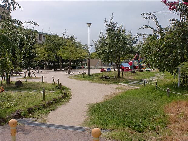 惣作公園まで727m