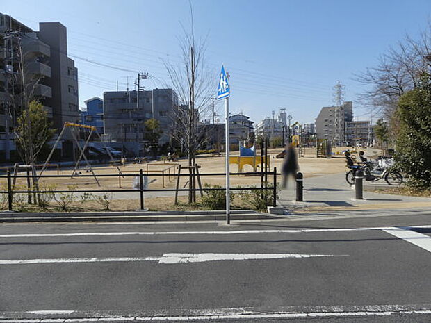 元町東公園まで584m