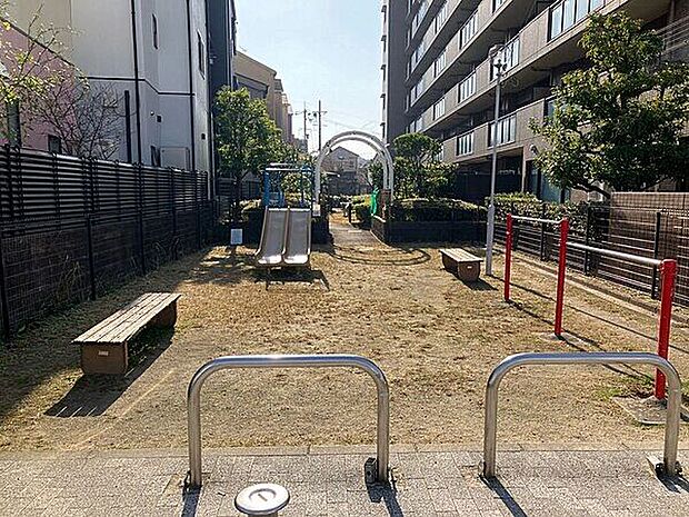 小規模公園279まで596m