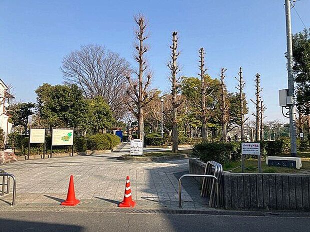 堂山公園まで757m