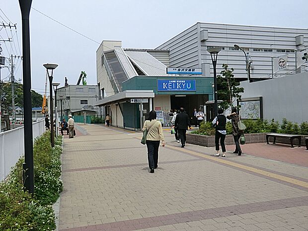 京浜急行電鉄「金沢文庫」駅まで2000m