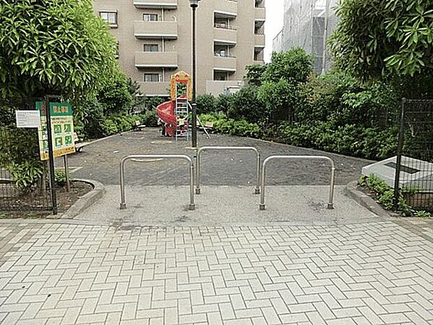 調布ヶ丘３丁目公園まで882m