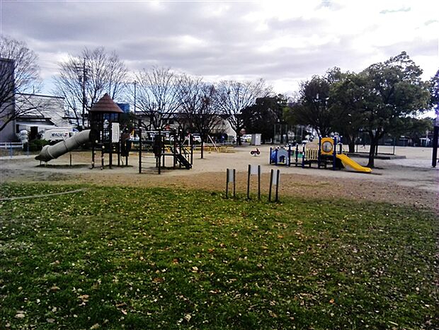 山下公園まで553m