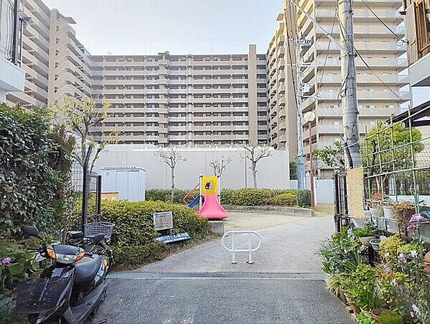 日新町第1ちびっこ老人憩いの広場まで961m