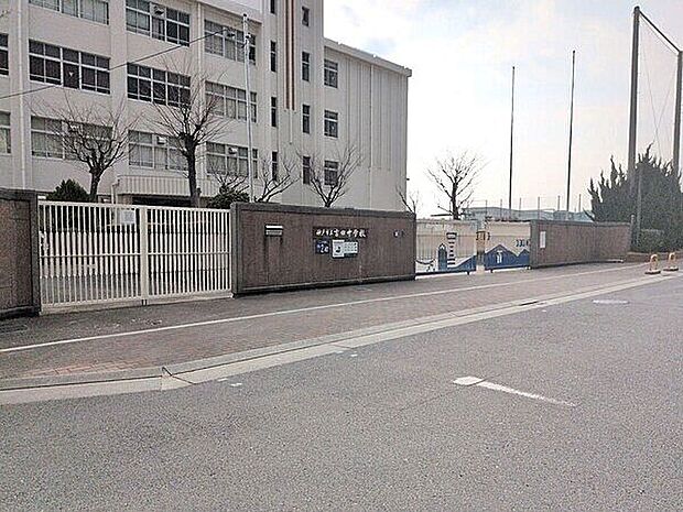 神戸市立吉田中学校まで1471m