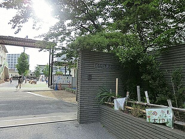 市川市立新井小学校（約581m）