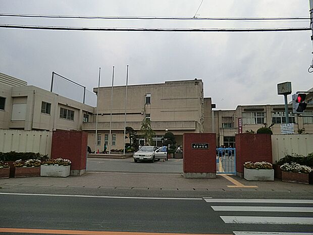 さいたま市立春里中学校（約828m）