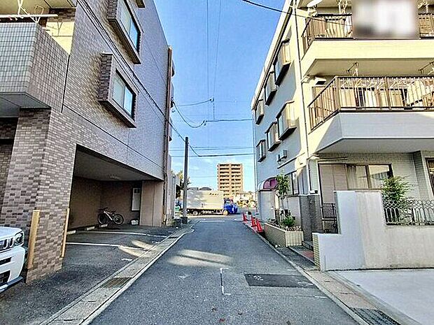 【前面道路】毎日の買い物には欠かせないスーパー、ナフコトミダ師勝店まで徒歩2分(111m)と便利な立地。ご見学希望、詳細情報についてはお気軽にお問い合わせください♪