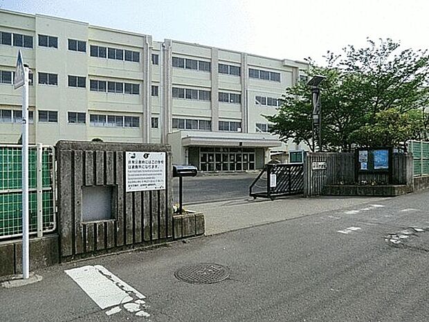 茅ヶ崎市立西浜中学校（約621m）