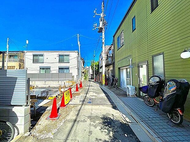 【前面道路】毎日の買い物には欠かせないスーパー、まいばすけっと十條銀座東通り店まで徒歩3分(183m)と便利な立地。ご見学希望、詳細情報についてはお気軽にお問い合わせください♪