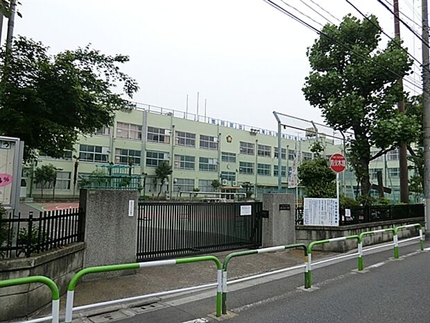 荒川区立尾久宮前小学校(約374m)