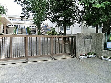 市川市立鶴指小学校 607m