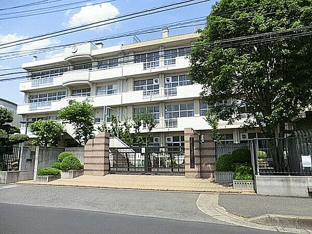 さいたま市立浦和大里小学校（約955m）