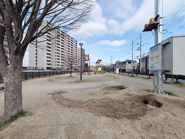 幸町公園（約567m）