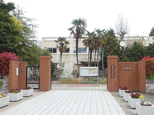 名古屋市立瑞穂ヶ丘中学校(約828m)