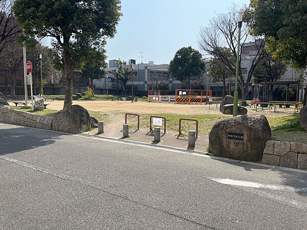 市岡中央公園（約388m）