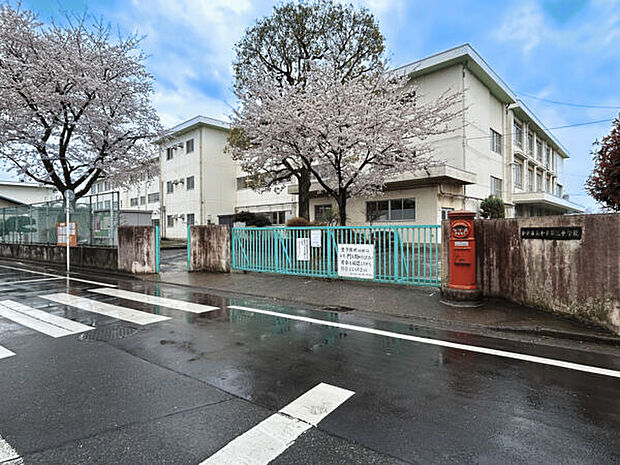 小平市立小平第三中学校(約932m)