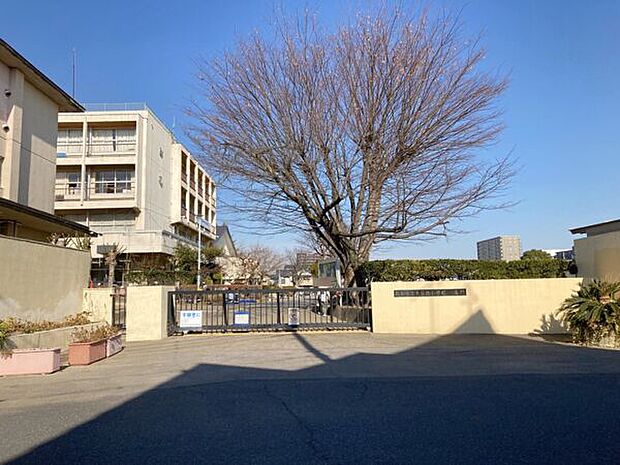 越谷市立大袋北小学校(約573m)