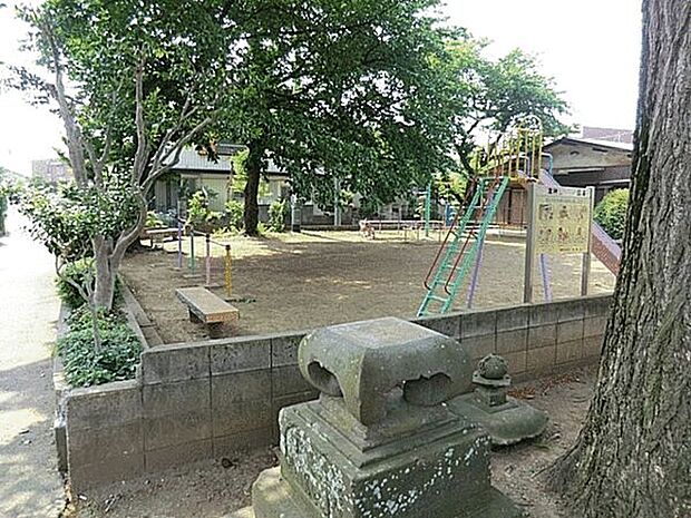 秋葉神社こども広場(約1,840m)