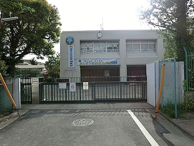 川崎市立京町中学校（約735m）